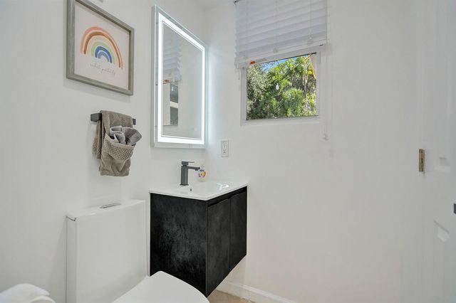 2500 NW 3RD Avenue 1-4, Wilton Manors, FL 33311