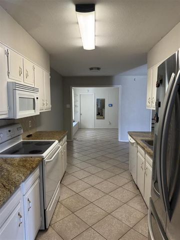 976 Sunmeadow Drive, Beaumont, TX 77706