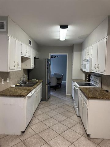 976 Sunmeadow Drive, Beaumont, TX 77706