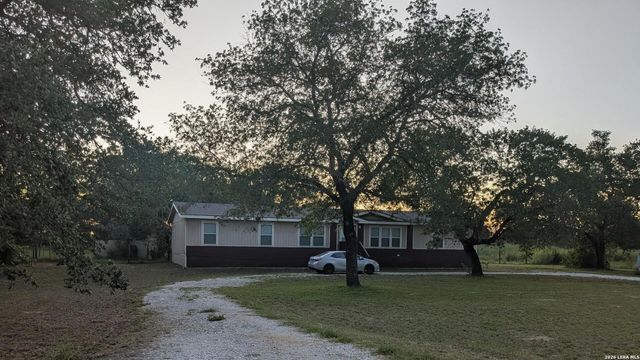 550 AVERY CIR, Poteet, TX 78065