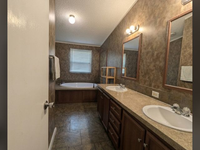 550 AVERY CIR, Poteet, TX 78065