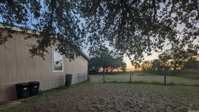 550 AVERY CIR, Poteet, TX 78065