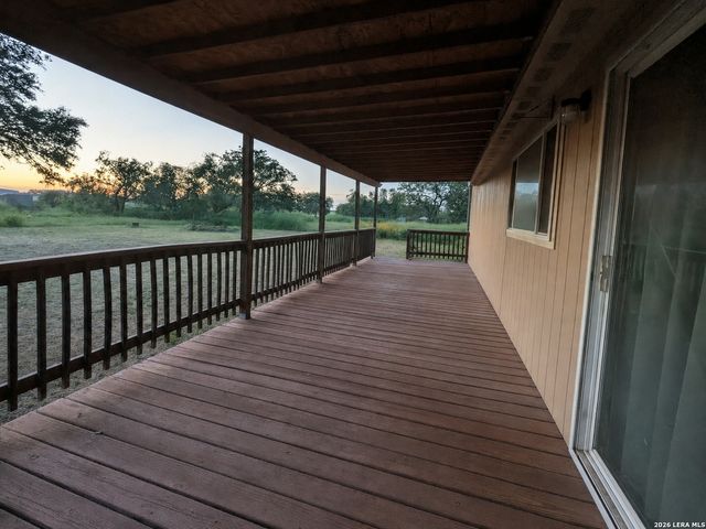 550 AVERY CIR, Poteet, TX 78065