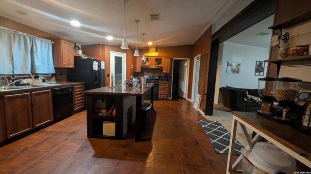 550 AVERY CIR, Poteet, TX 78065