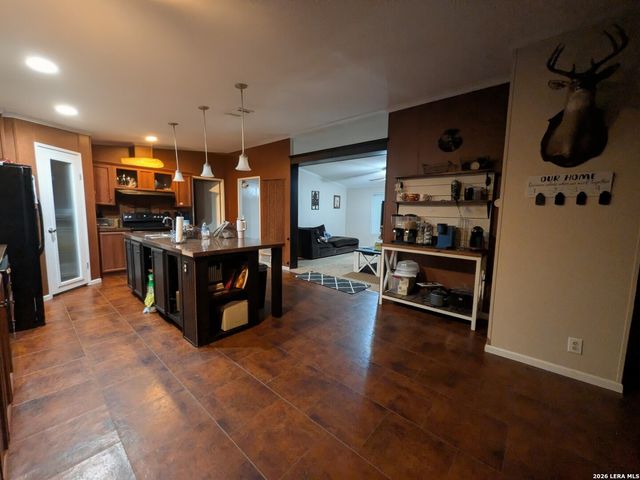 550 AVERY CIR, Poteet, TX 78065