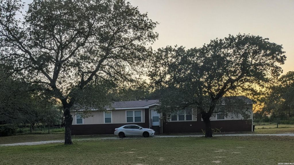 550 AVERY CIR, Poteet, TX 78065
