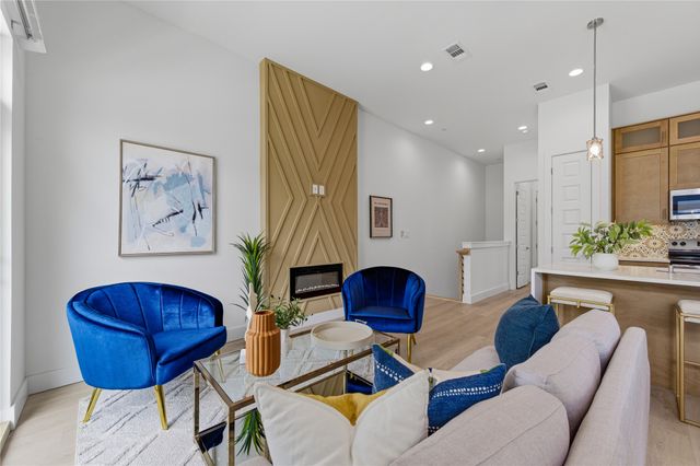 2925 Spruce Valley Lane 405, Dallas, TX 75233