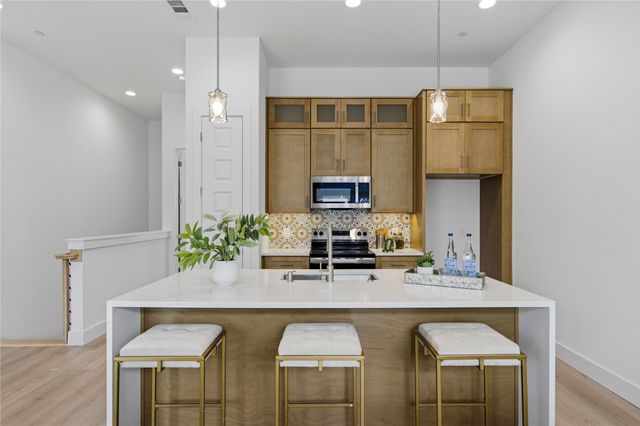 2925 Spruce Valley Lane 405, Dallas, TX 75233