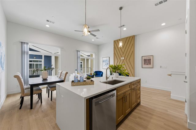 2925 Spruce Valley Lane 405, Dallas, TX 75233