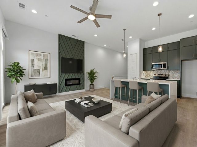 2925 Spruce Valley Lane 405, Dallas, TX 75233
