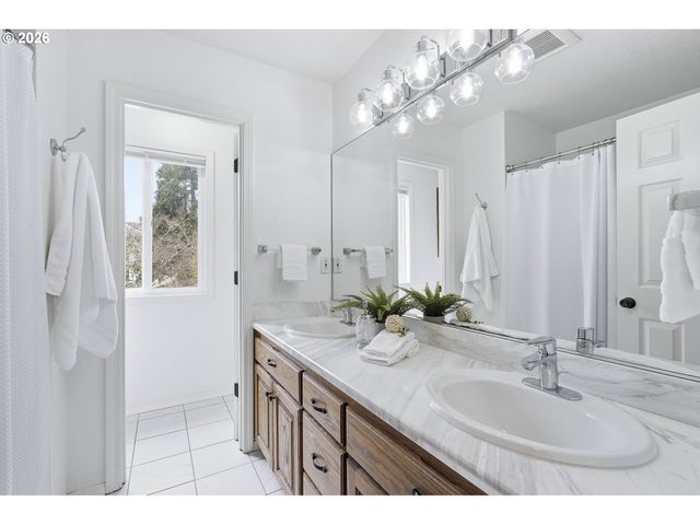 7673 Sw VLAHOS Dr, Wilsonville, OR 97070