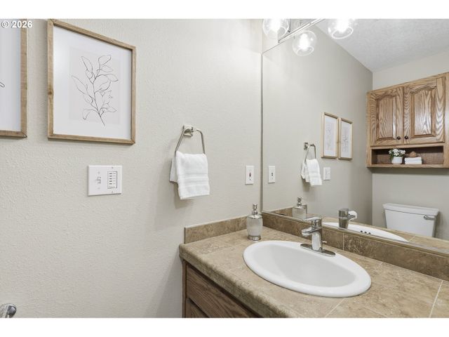 7673 Sw VLAHOS Dr, Wilsonville, OR 97070