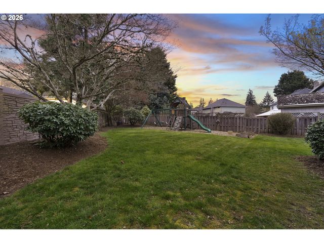 7673 Sw VLAHOS Dr, Wilsonville, OR 97070