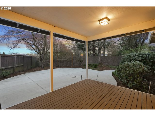 7673 Sw VLAHOS Dr, Wilsonville, OR 97070