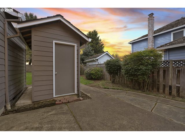 7673 Sw VLAHOS Dr, Wilsonville, OR 97070