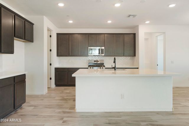 15656 W MERCER Lane, Surprise, AZ 85379