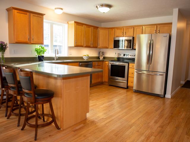 28 Fieldstone Drive, Dover, NH 03820