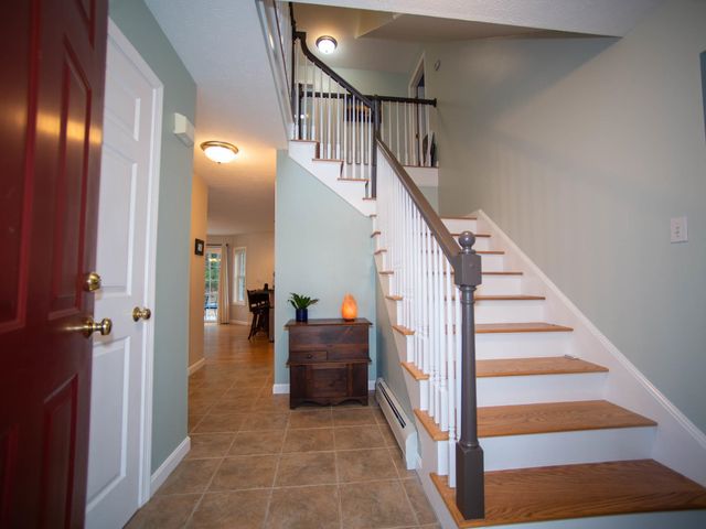 28 Fieldstone Drive, Dover, NH 03820