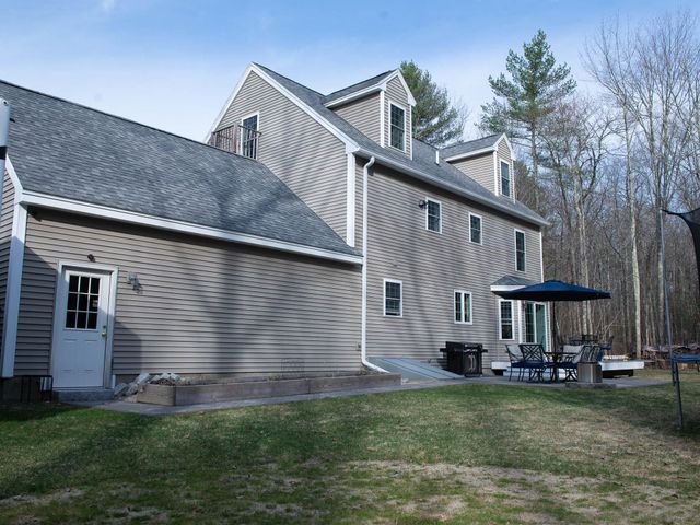 28 Fieldstone Drive, Dover, NH 03820