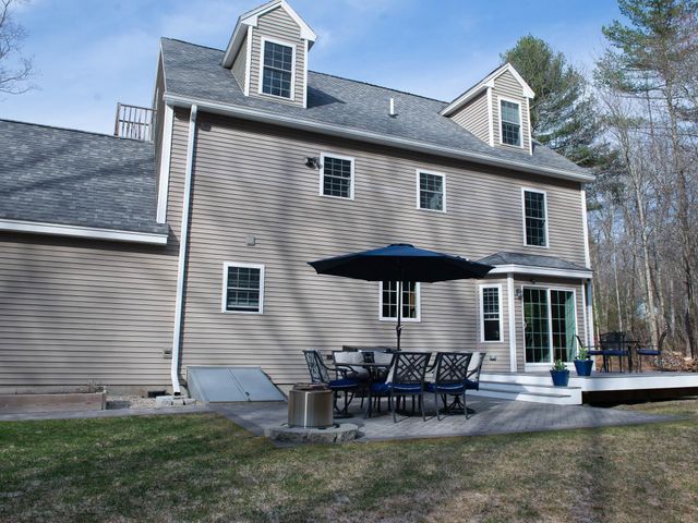 28 Fieldstone Drive, Dover, NH 03820