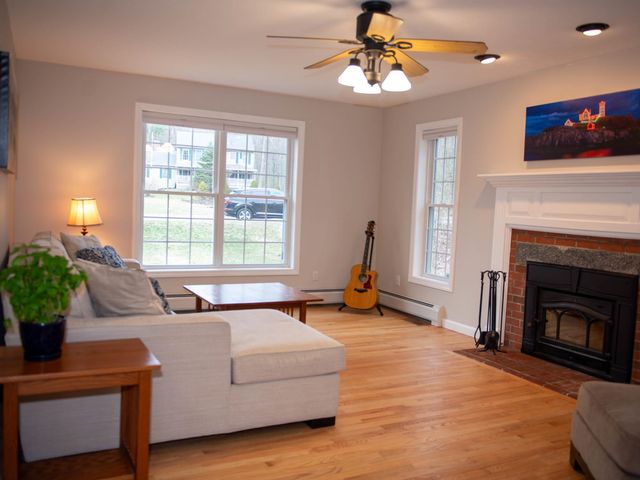 28 Fieldstone Drive, Dover, NH 03820