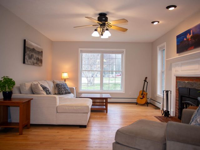 28 Fieldstone Drive, Dover, NH 03820