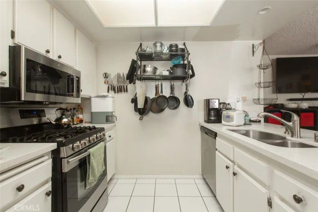 528 Derby, San Dimas, CA 91773