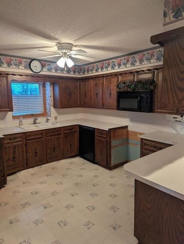 29705 W 21st St N, Garden Plain, KS 67050