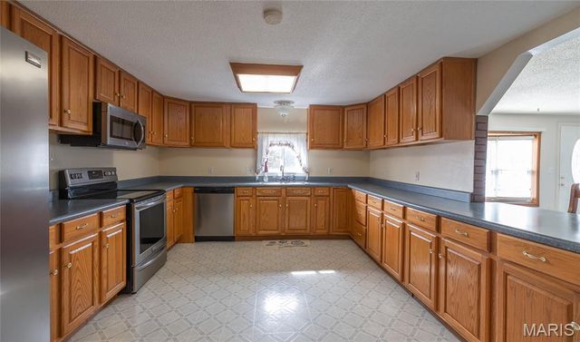 21170 Lapel Road, Waynesville, MO 65583