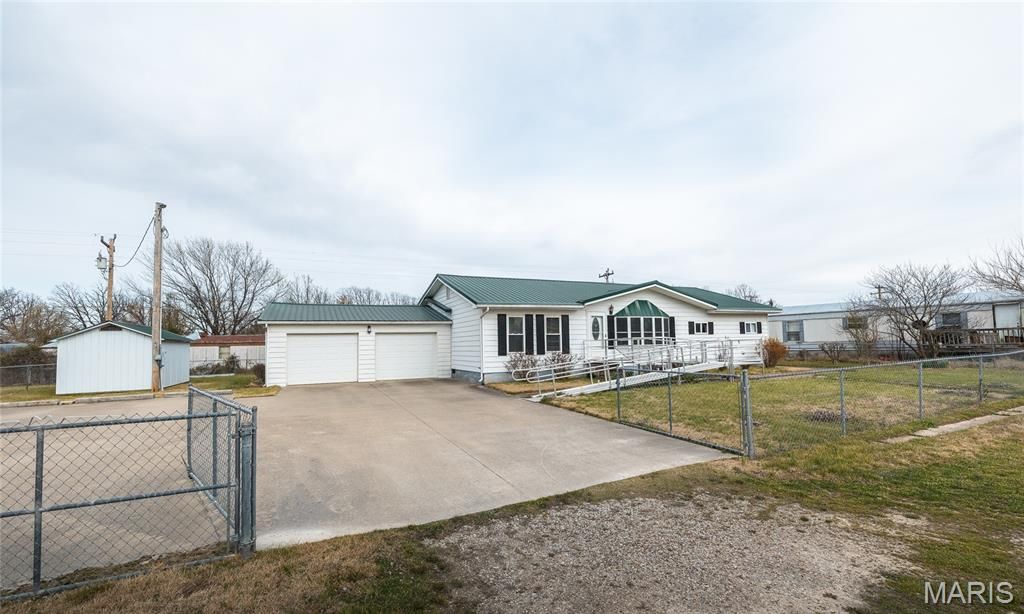 21170 Lapel Road, Waynesville, MO 65583