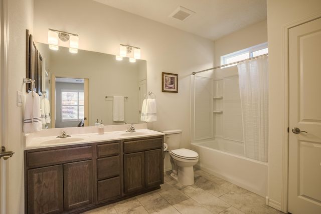 590 Rio Chama Circle SW, Los Lunas, NM 87031