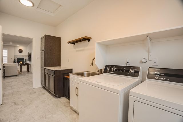 590 Rio Chama Circle SW, Los Lunas, NM 87031