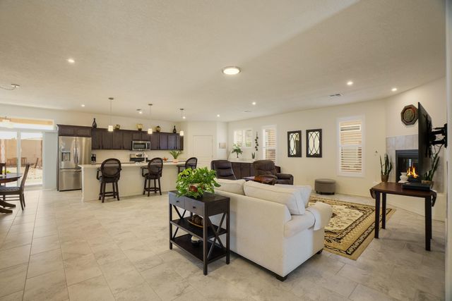 590 Rio Chama Circle SW, Los Lunas, NM 87031