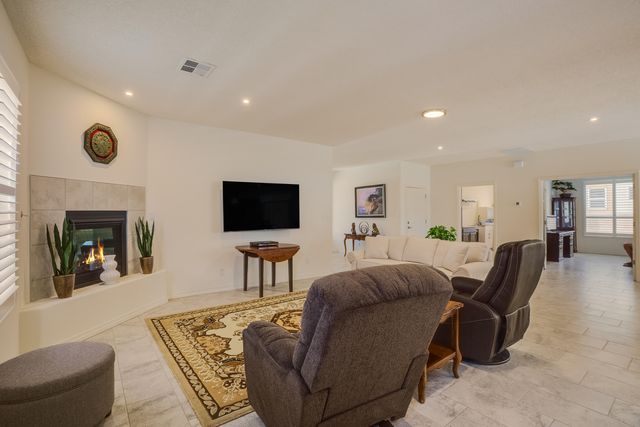 590 Rio Chama Circle SW, Los Lunas, NM 87031