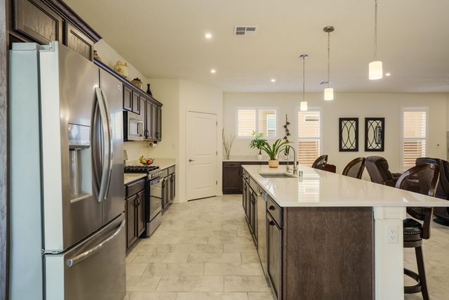 590 Rio Chama Circle SW, Los Lunas, NM 87031