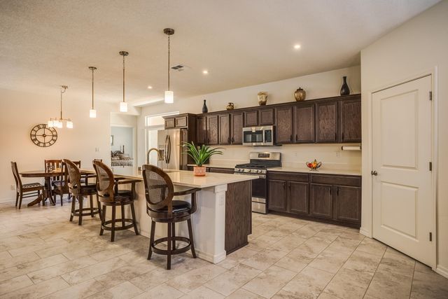 590 Rio Chama Circle SW, Los Lunas, NM 87031