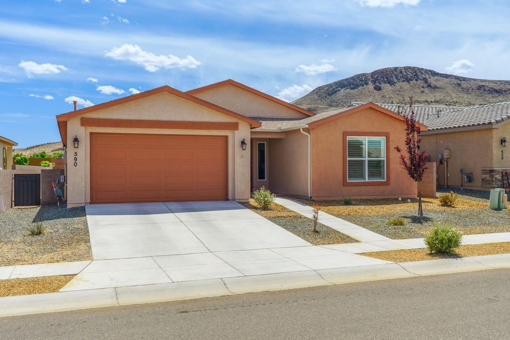 590 Rio Chama Circle SW, Los Lunas, NM 87031