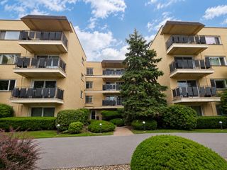 8230 Elmwood Avenue 304, Skokie, IL 60077
