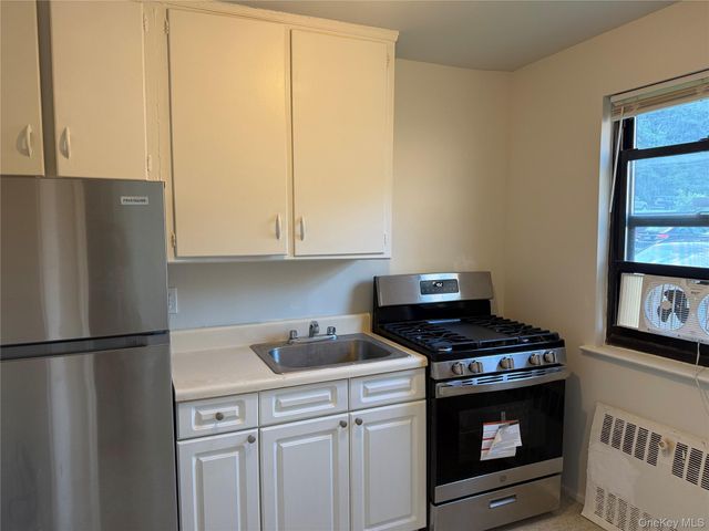 21 Lawrence Drive A, White Plains, NY 10603