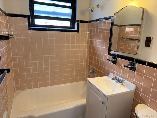 21 Lawrence Drive A, White Plains, NY 10603