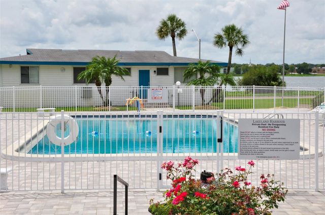 1600 W LAKE PARKER DRIVE B4, Lakeland, FL 33805