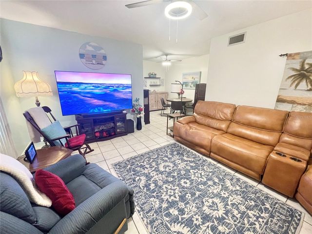 1600 W LAKE PARKER DRIVE B4, Lakeland, FL 33805