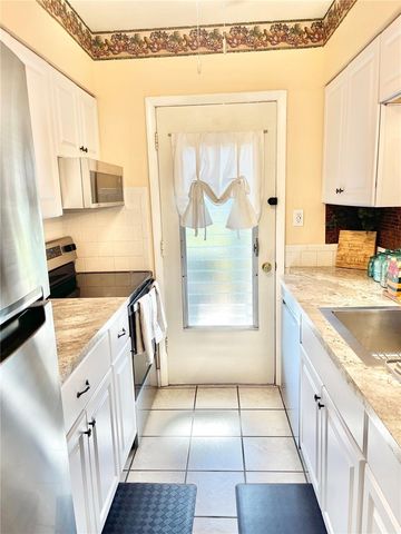 1600 W LAKE PARKER DRIVE B4, Lakeland, FL 33805