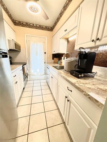 1600 W LAKE PARKER DRIVE B4, Lakeland, FL 33805