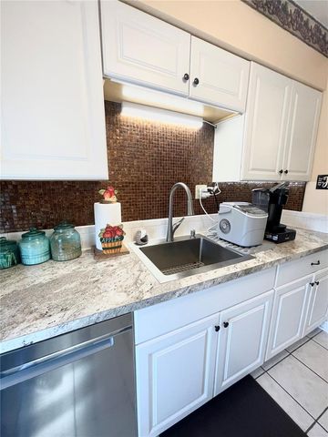 1600 W LAKE PARKER DRIVE B4, Lakeland, FL 33805