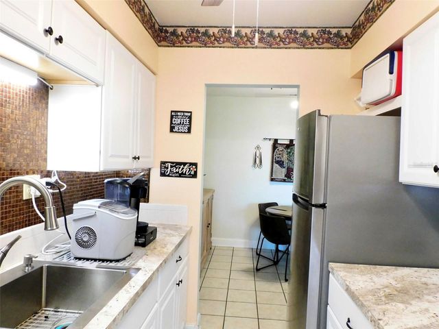 1600 W LAKE PARKER DRIVE B4, Lakeland, FL 33805