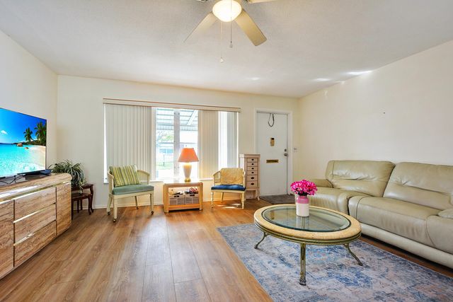 1005 Siesta Avenue, Boynton Beach, FL 33426