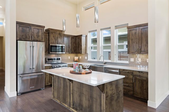 63367 NW Clearstone Drive, Bend, OR 97703