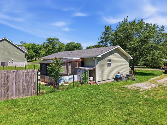 163 Haley Ave, Doyle, TN 38559