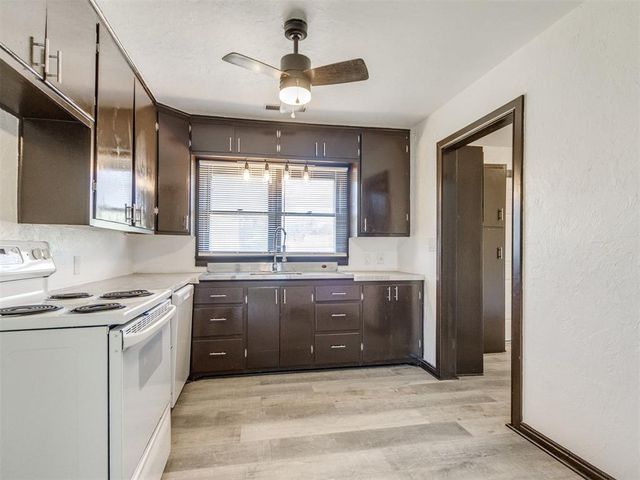 1102 S 9th Street, Kingfisher, OK 73750